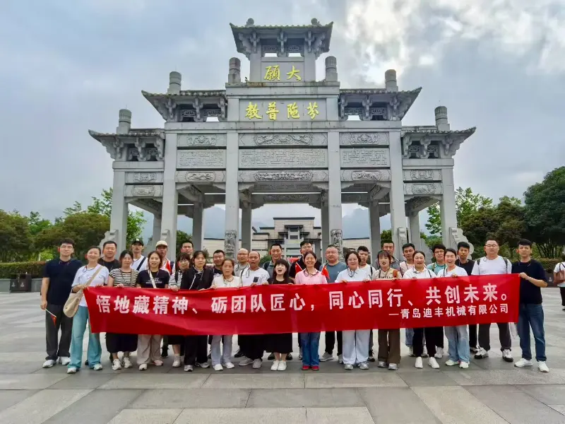 Summit Together: Equipe Difon cria laços na jornada ao Monte Jiuhua